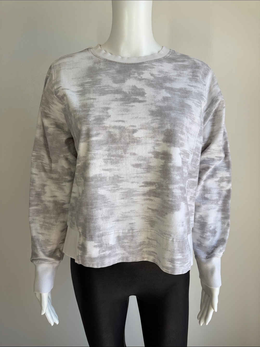Athleta Farallon Printed Sweatshirt Inversion Light Gray - Size M